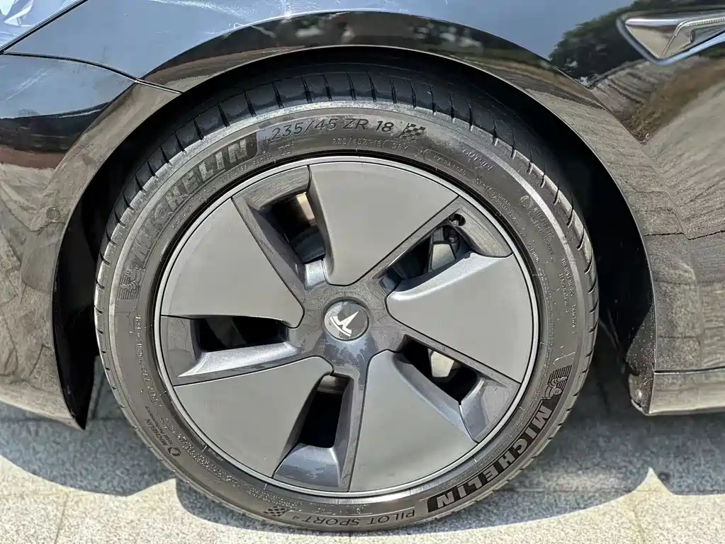 Tesla Model 3 — миниатюра 16