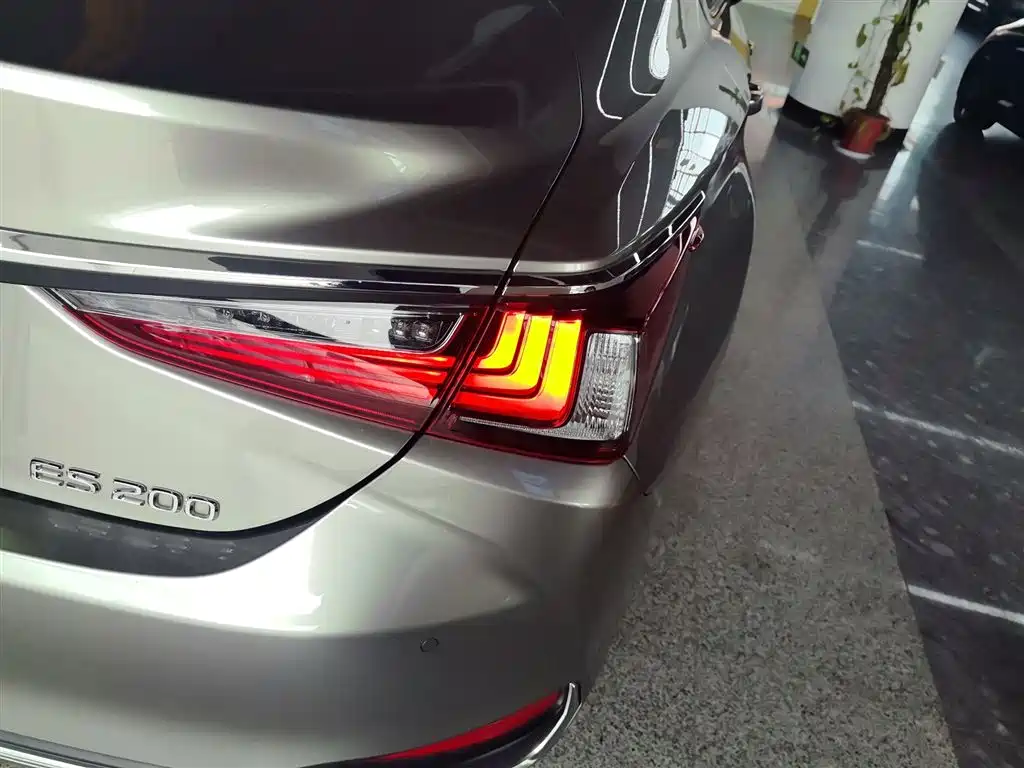 Lexus ES 2022 200