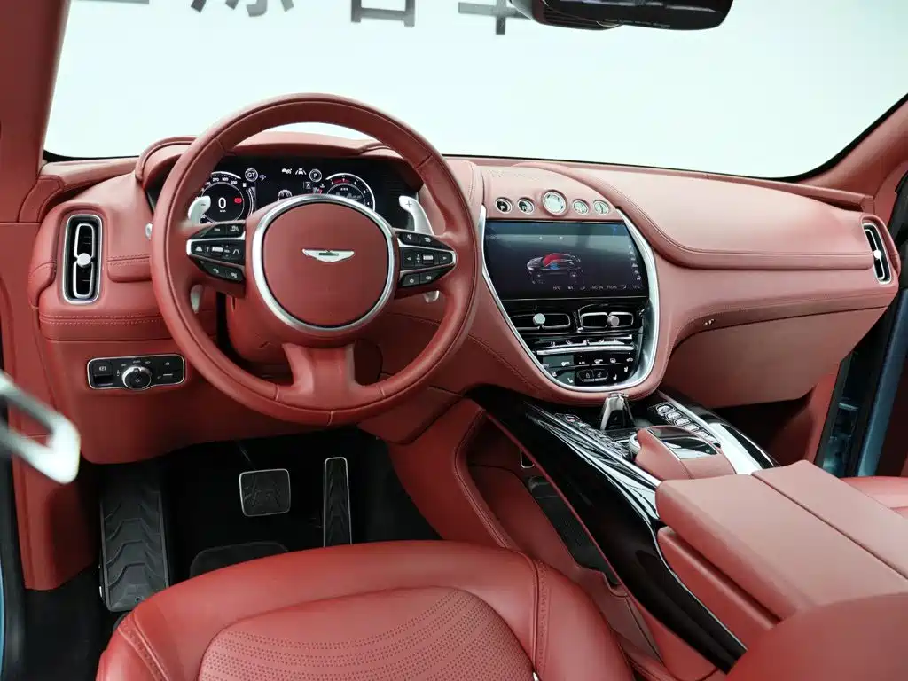 Aston Martin DBX — миниатюра 9