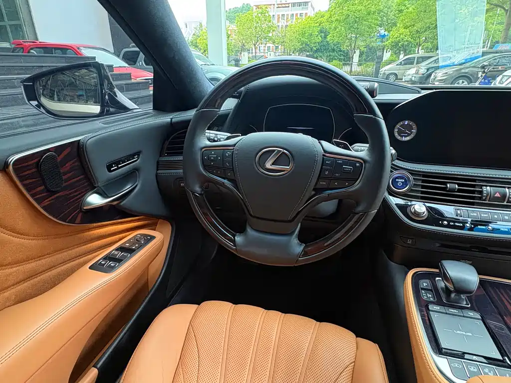Lexus LS — миниатюра 7