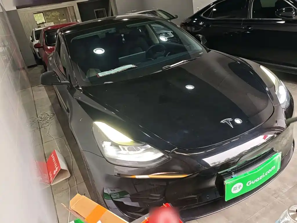 Tesla Model 3 — миниатюра 4