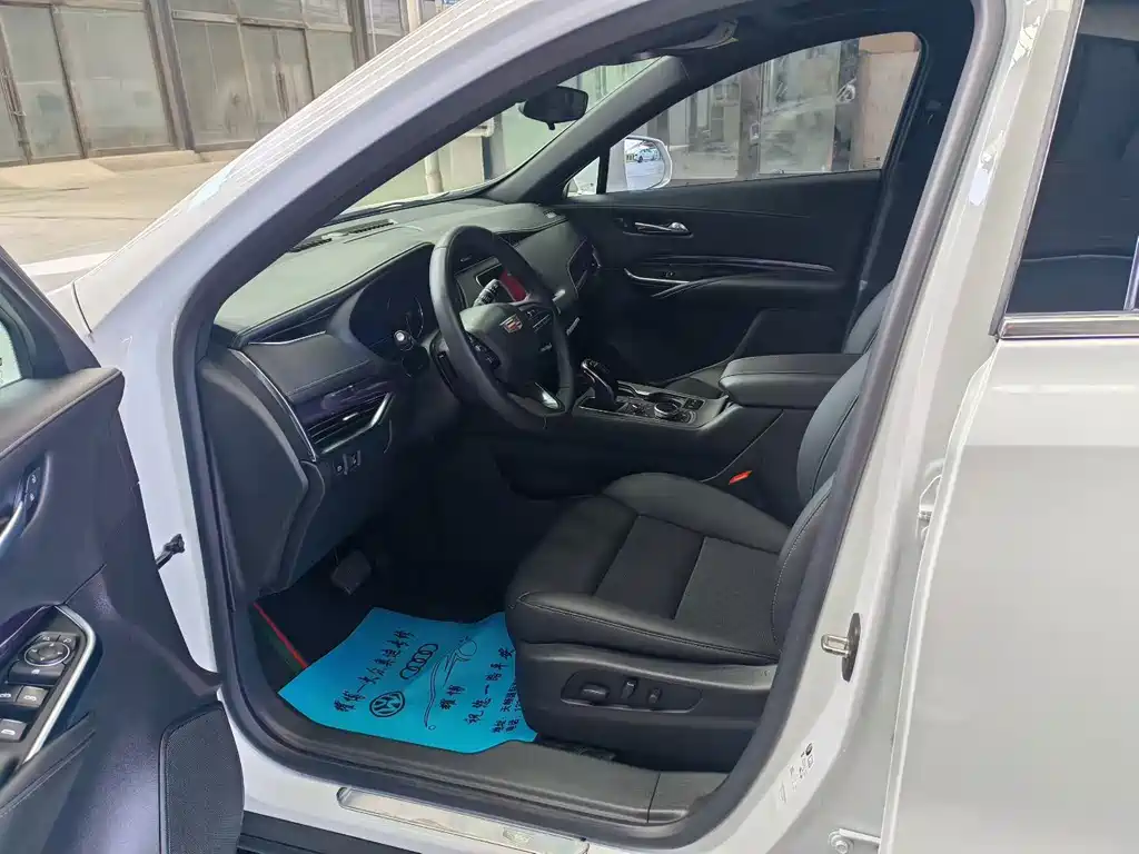 Cadillac XT4 — миниатюра 7