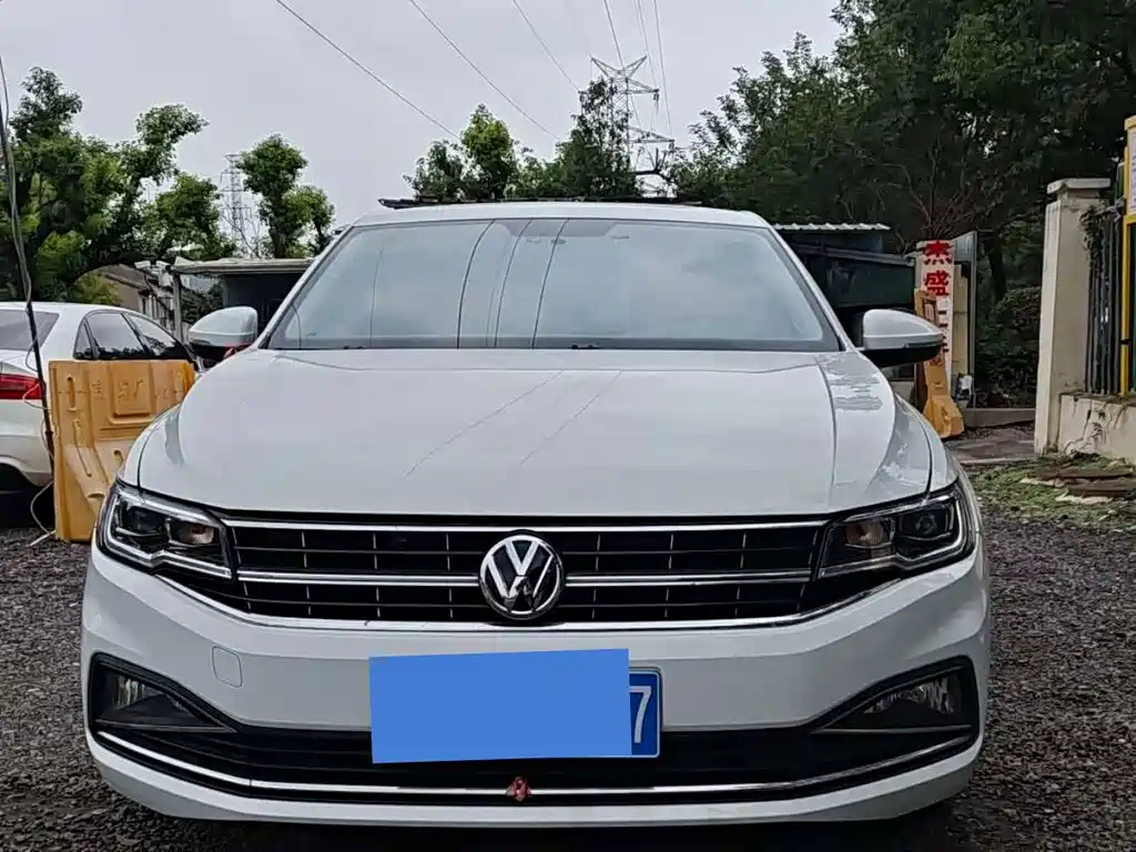 VOLKSWAGEN BORA