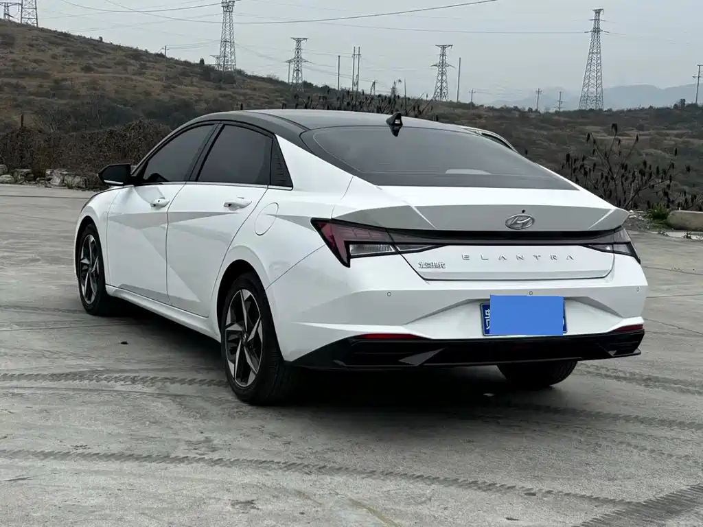 Hyundai Elantra — миниатюра 9