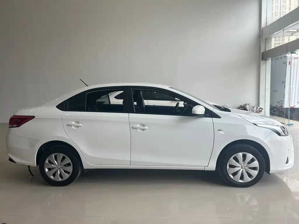 TOYOTA YARIS L TO ENJOY