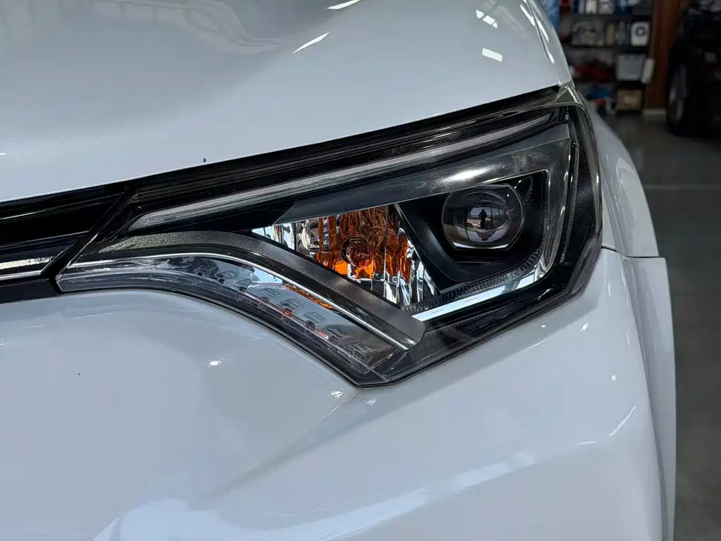 Toyota RAV4 — миниатюра 3