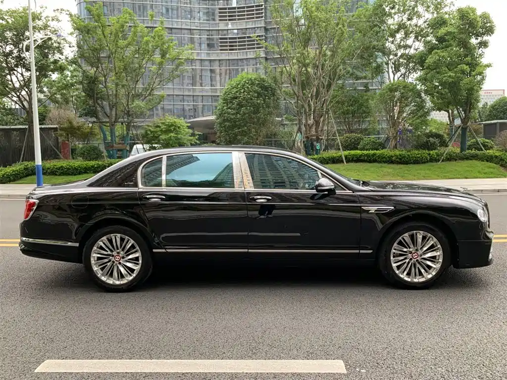Bentley Flying Spur 2010 6.0T мест