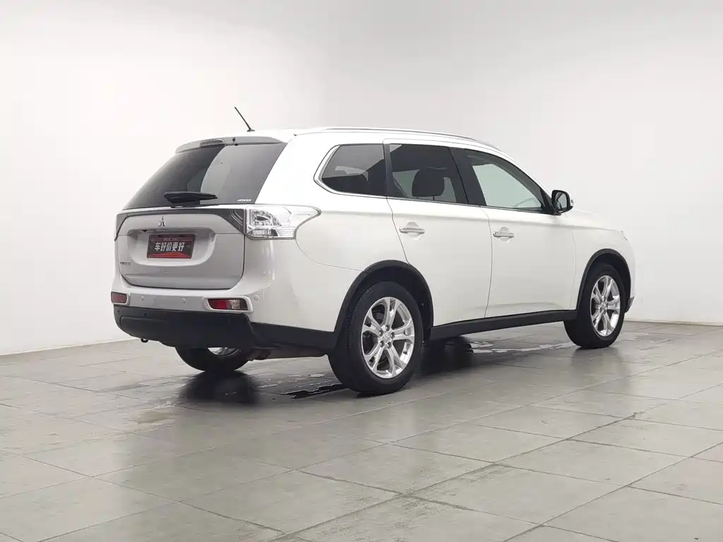 Mitsubishi Outlander (Import) — миниатюра 2
