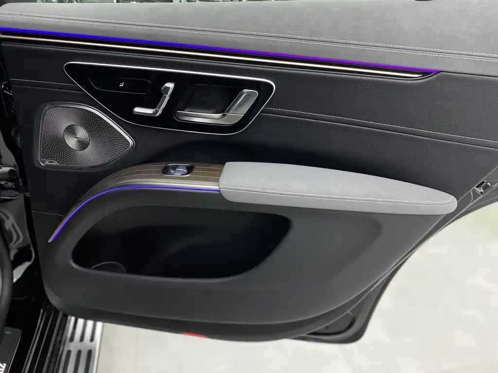 Mercedes-Benz EQS SUV — миниатюра 26