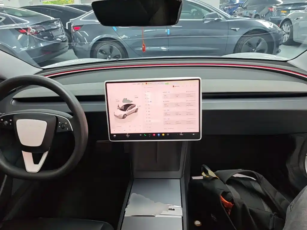 Tesla Model 3 — миниатюра 10