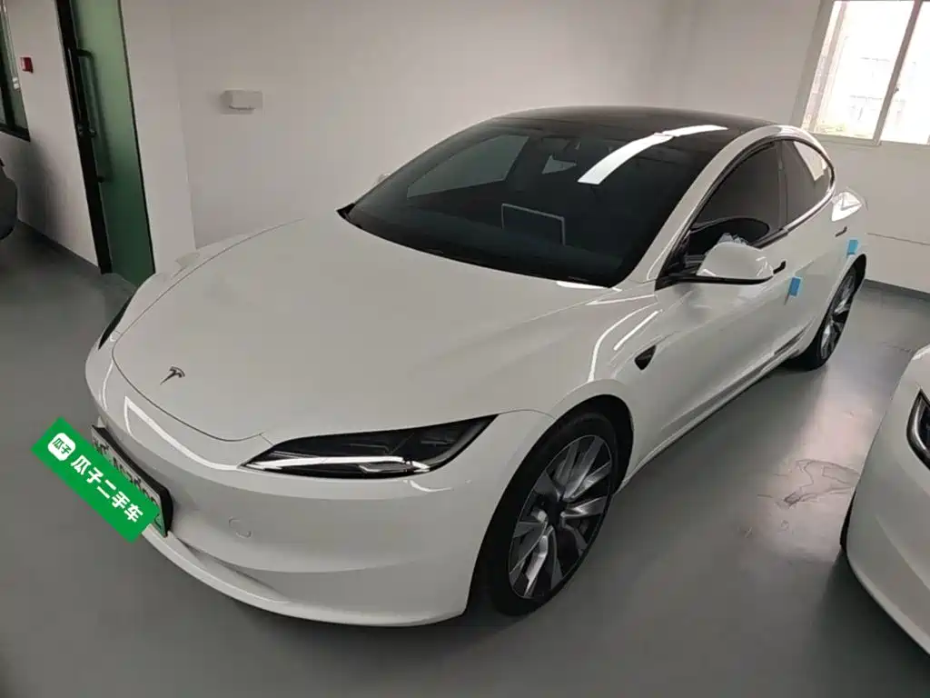 Tesla Model 3 — миниатюра 2