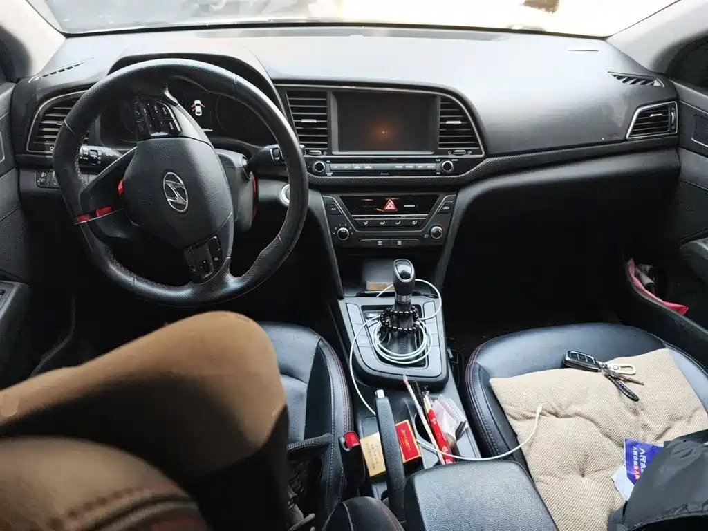 Hyundai Elantra — миниатюра 5