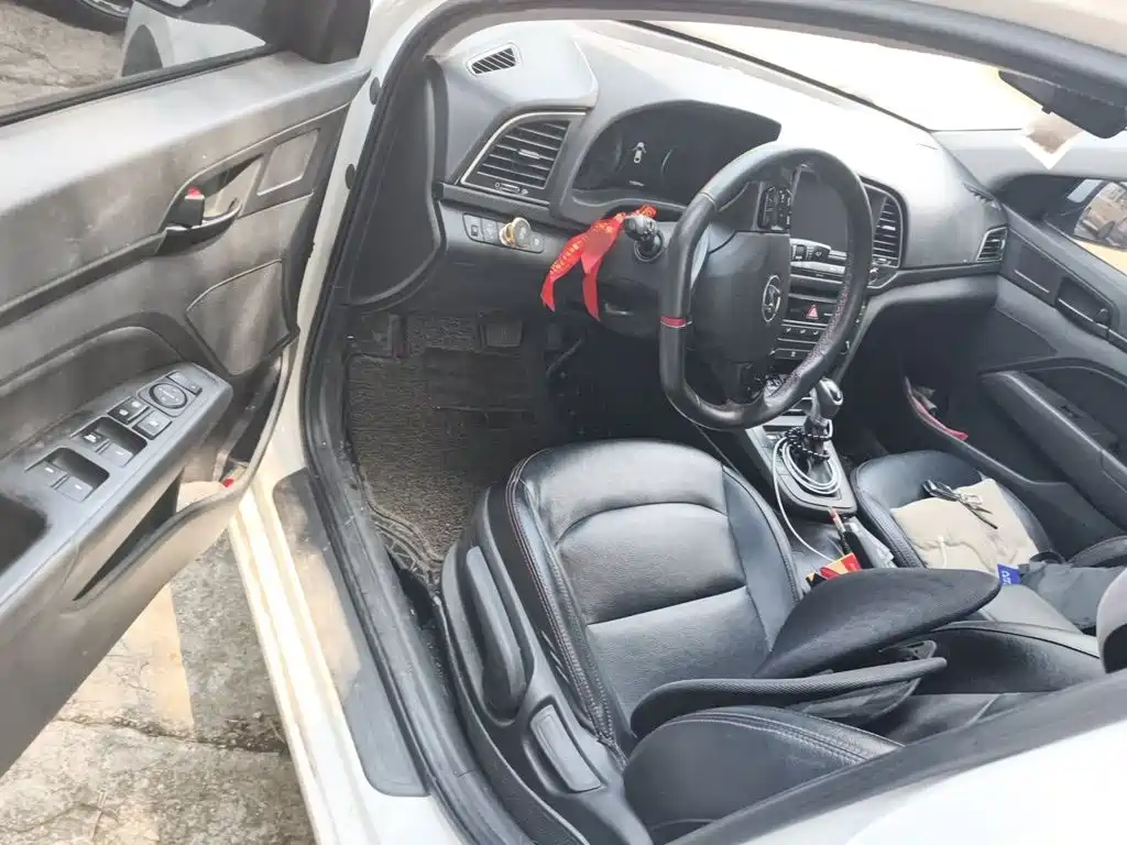 Hyundai Elantra — миниатюра 12