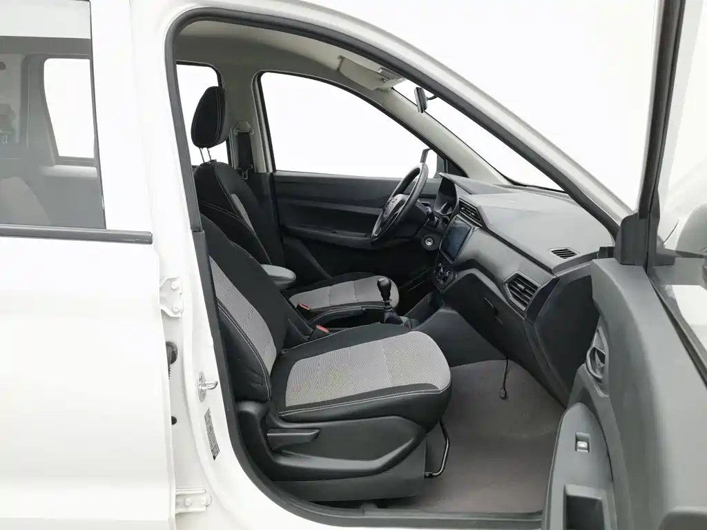 Wuling Hongguang — миниатюра 23
