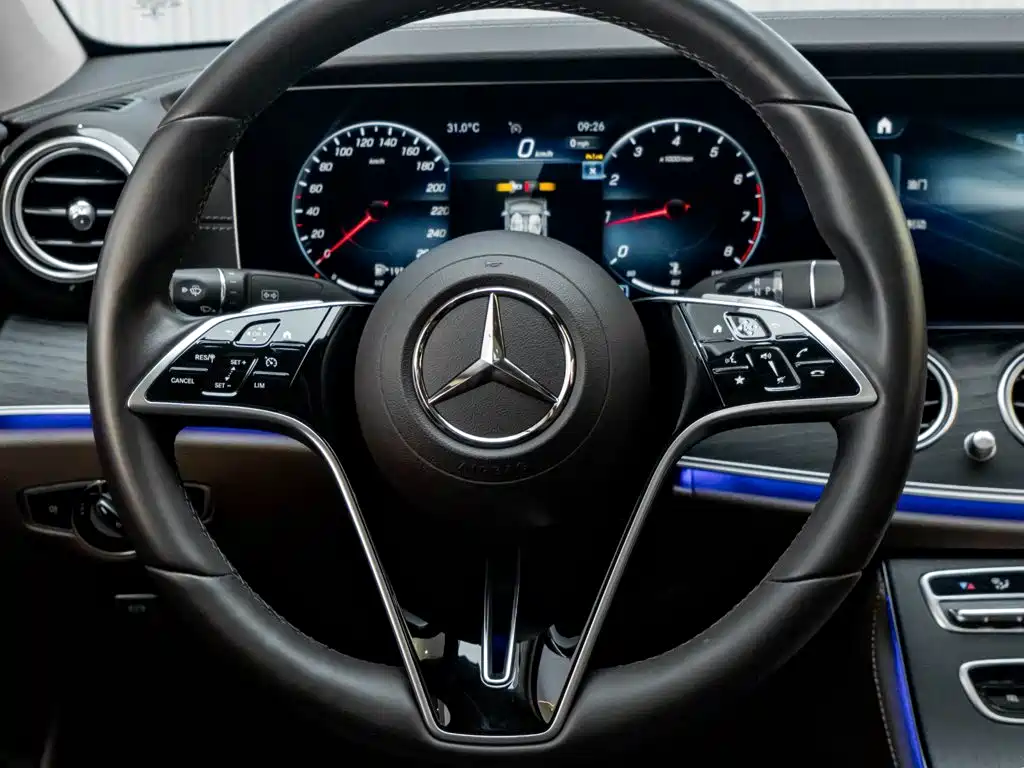 Mercedes-Benz E-Class — миниатюра 16