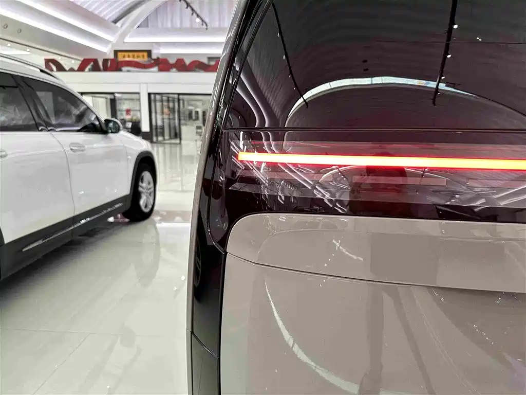 Li Auto Li MEGA — миниатюра 21