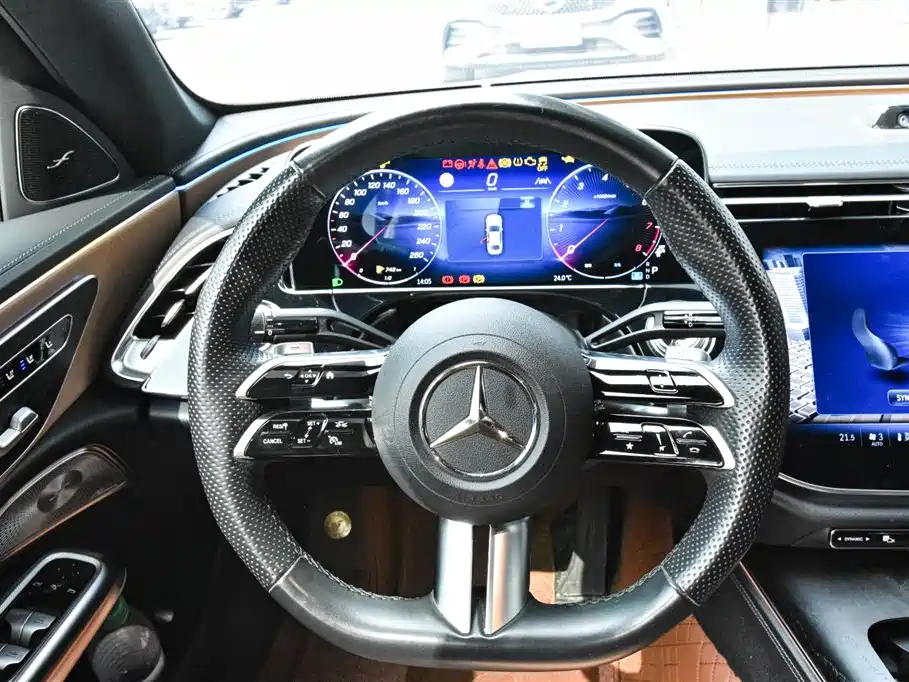 MERCEDES-BENZ E CLASS