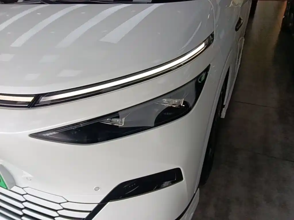 XPeng X9 — миниатюра 24