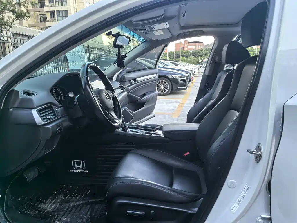Honda Accord — миниатюра 9
