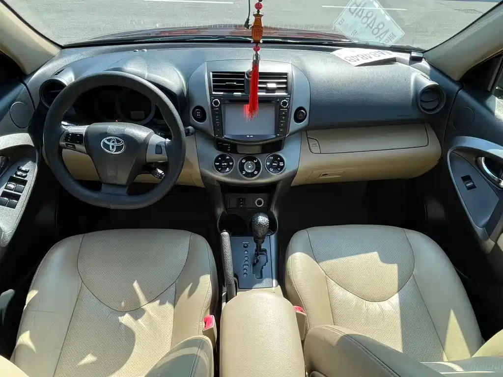 Toyota RAV4 — миниатюра 6