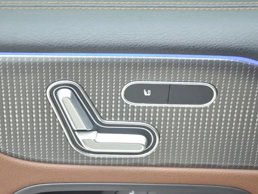 Mercedes-Benz GLB — миниатюра 12