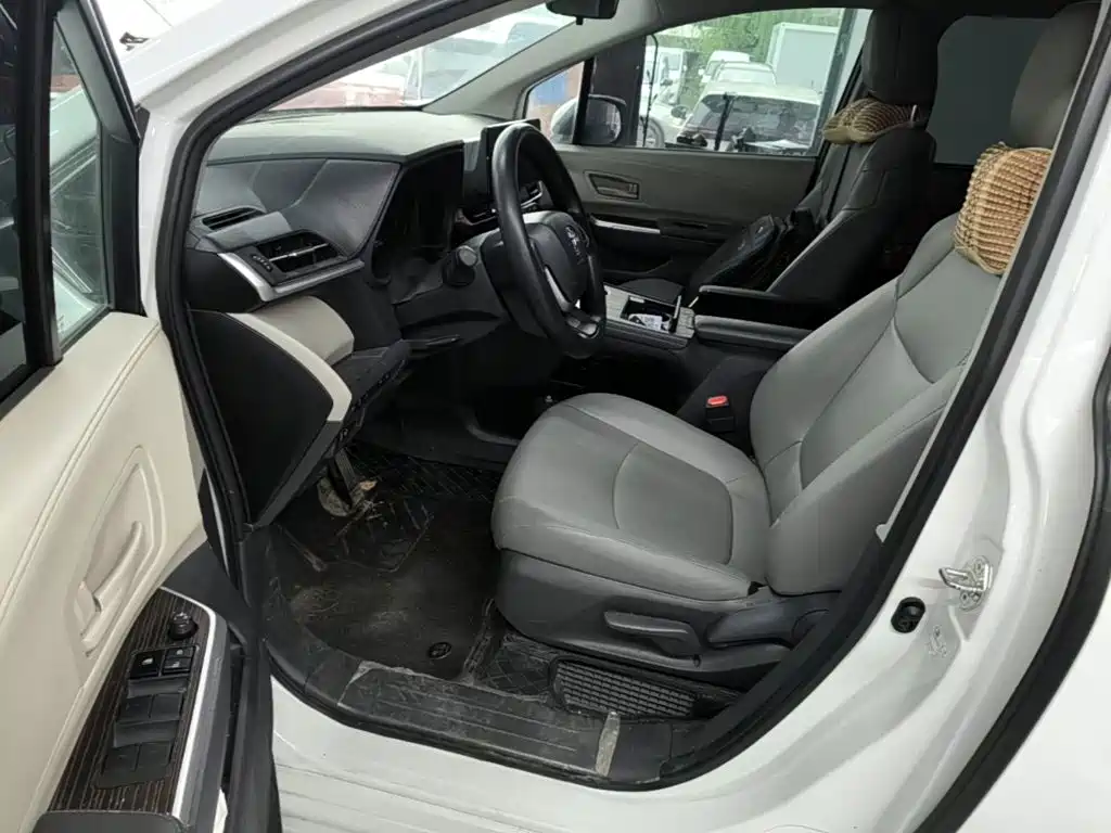 Toyota Granvia — миниатюра 16