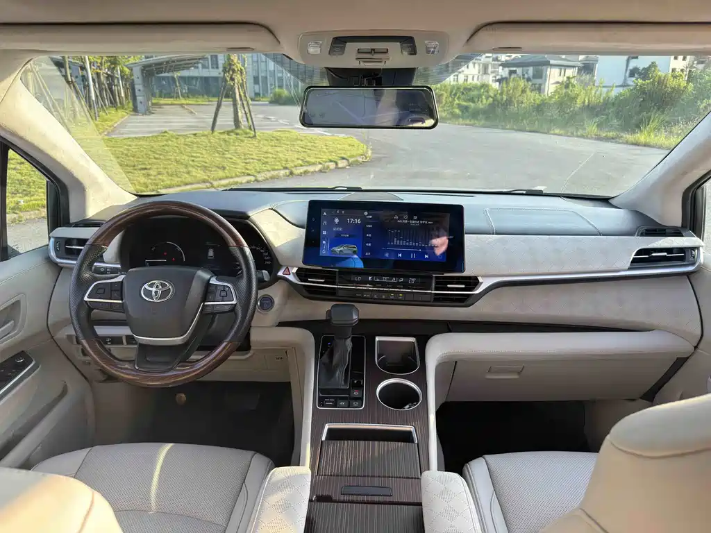 Toyota Sienna — миниатюра 9