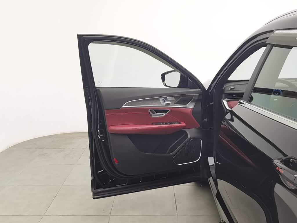 Jetour Jetour X70 PLUS 1.5 л 2022 г. Чёрный, пробег 46000 км