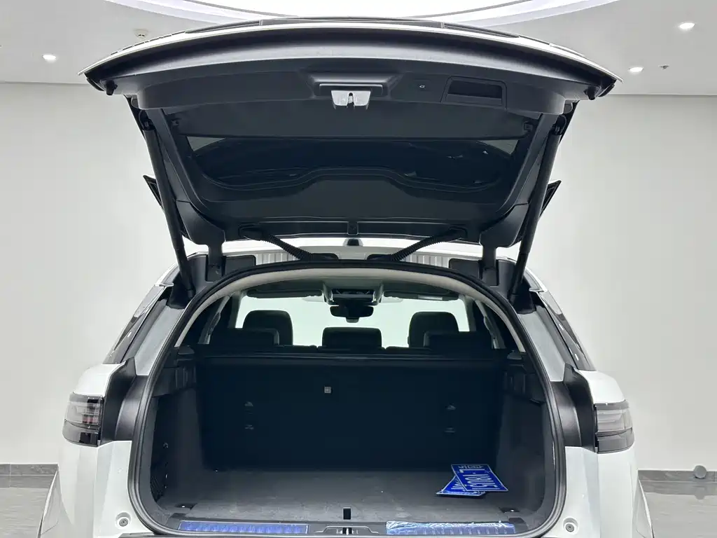 Land Rover Velar — миниатюра 23
