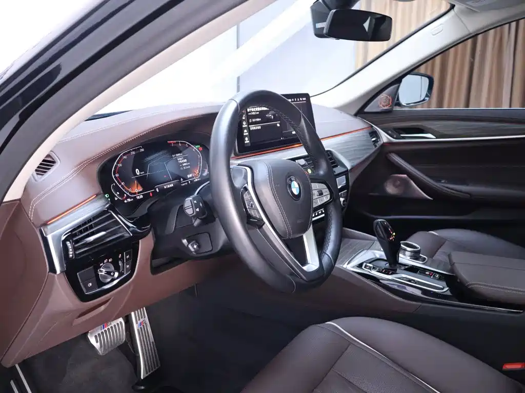 BMW 5 Series — миниатюра 11
