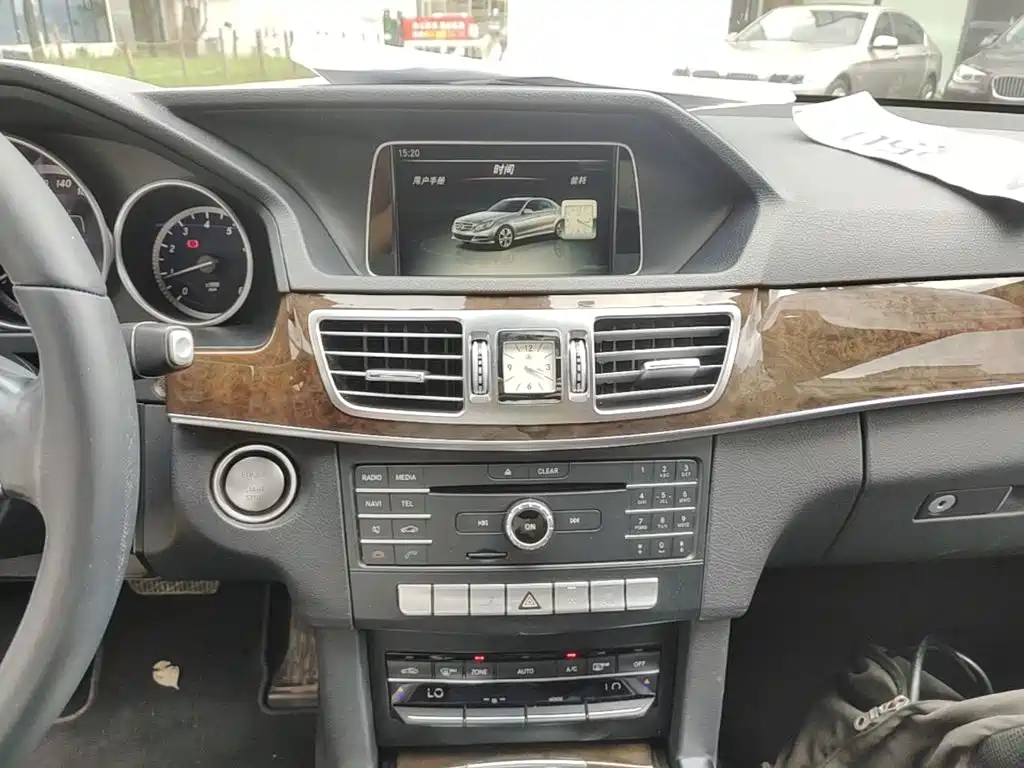 Mercedes-Benz E-Class — миниатюра 13