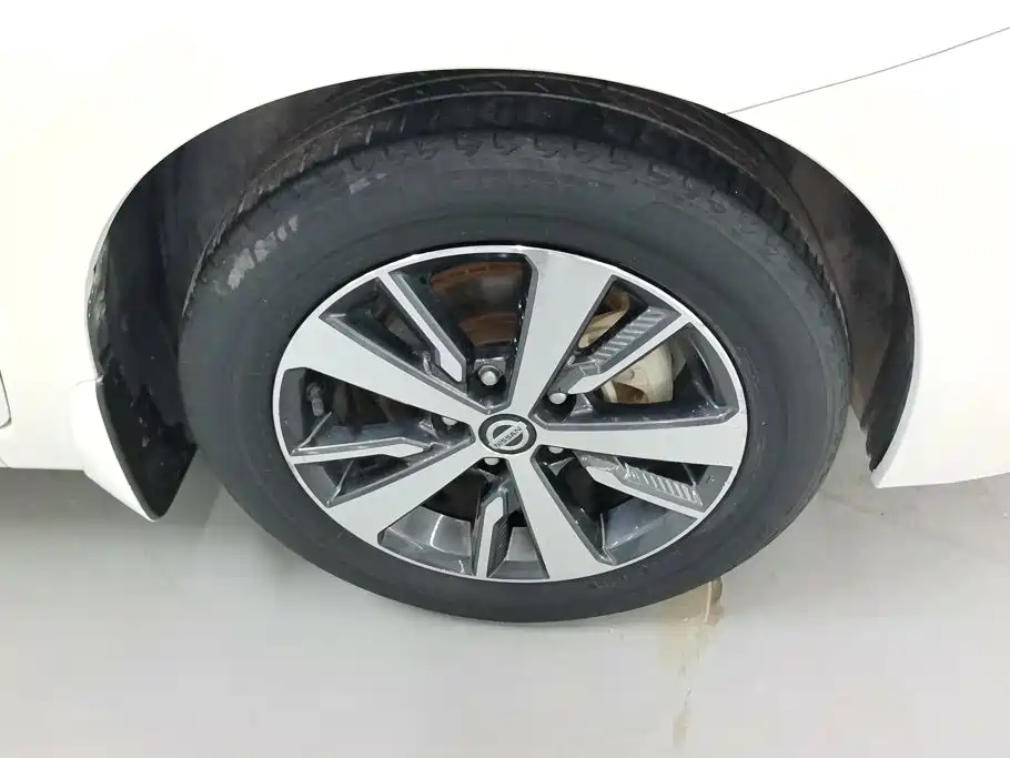 Nissan Bluebird — миниатюра 6