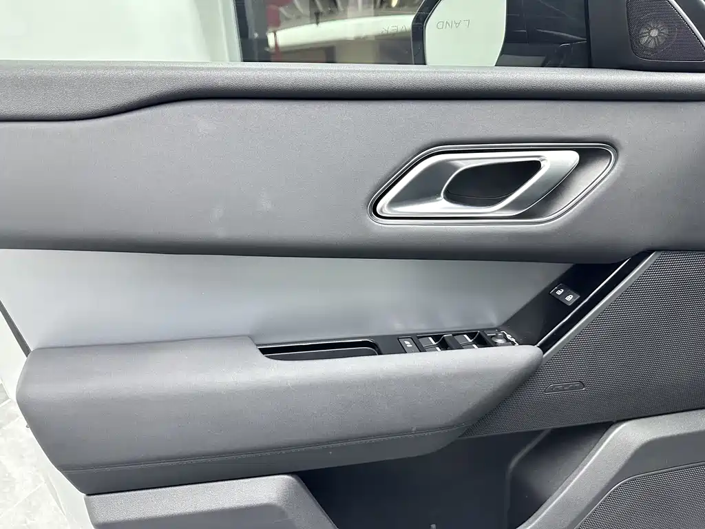Land Rover Velar — миниатюра 18