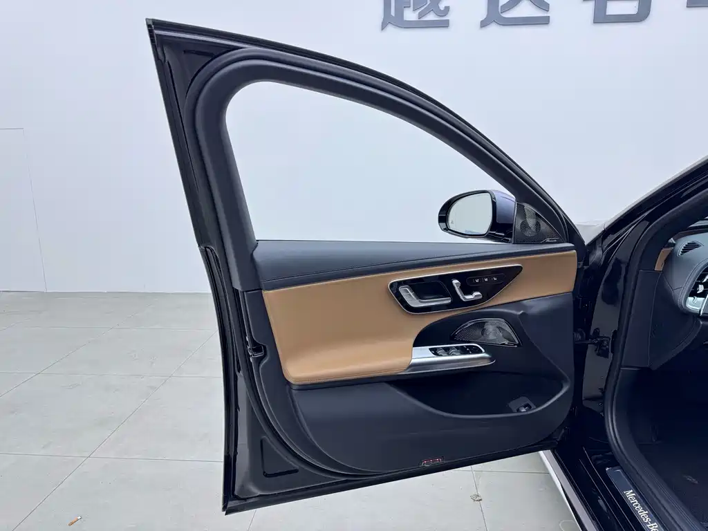 Mercedes-Benz E-Class — миниатюра 6