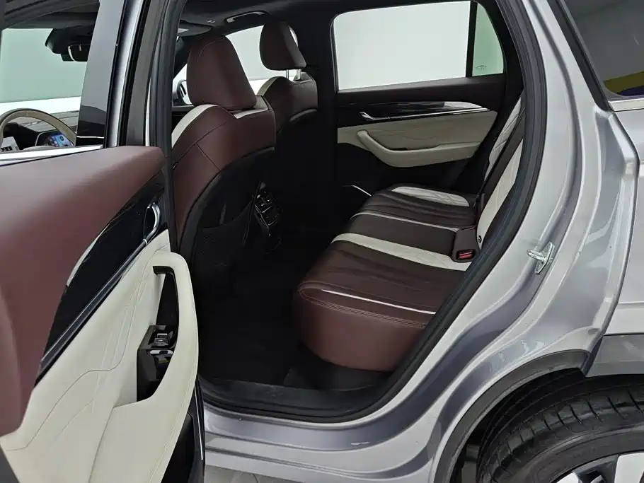 Geely Xingyue L — миниатюра 11