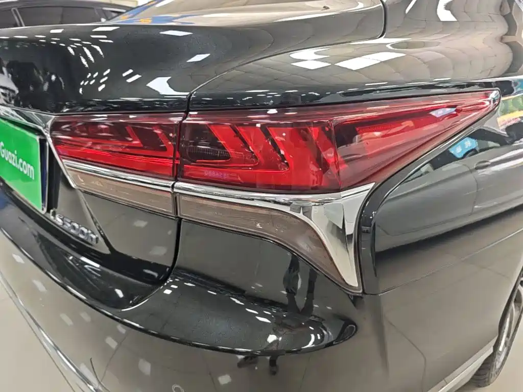 Lexus LS — миниатюра 8