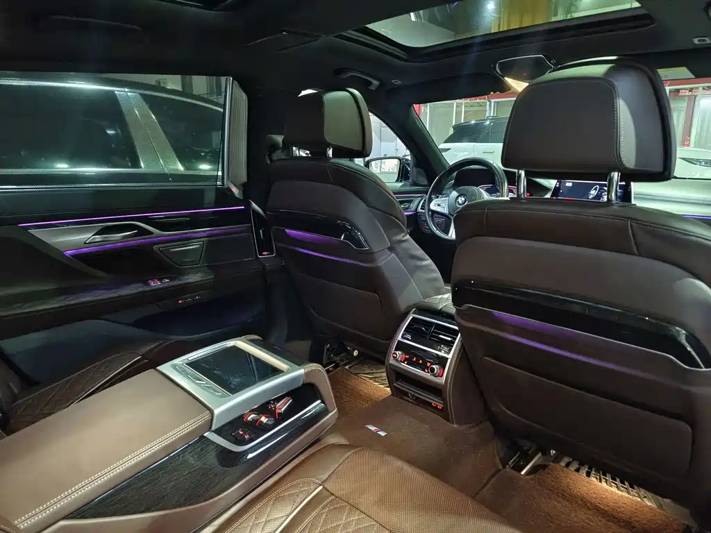 BMW 7 Series — миниатюра 13