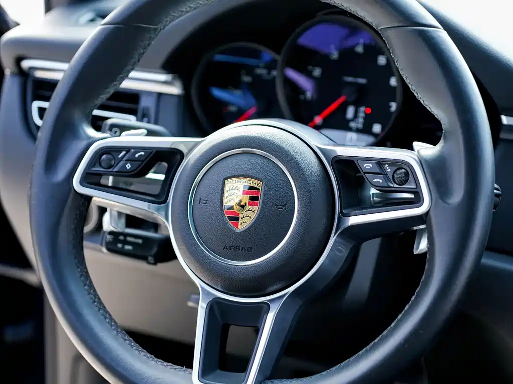 PORSCHE MACAN