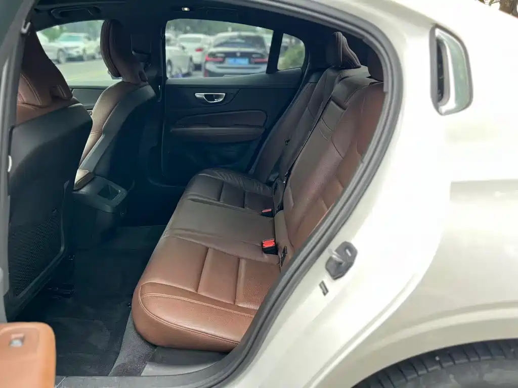 Volvo S60 — миниатюра 7