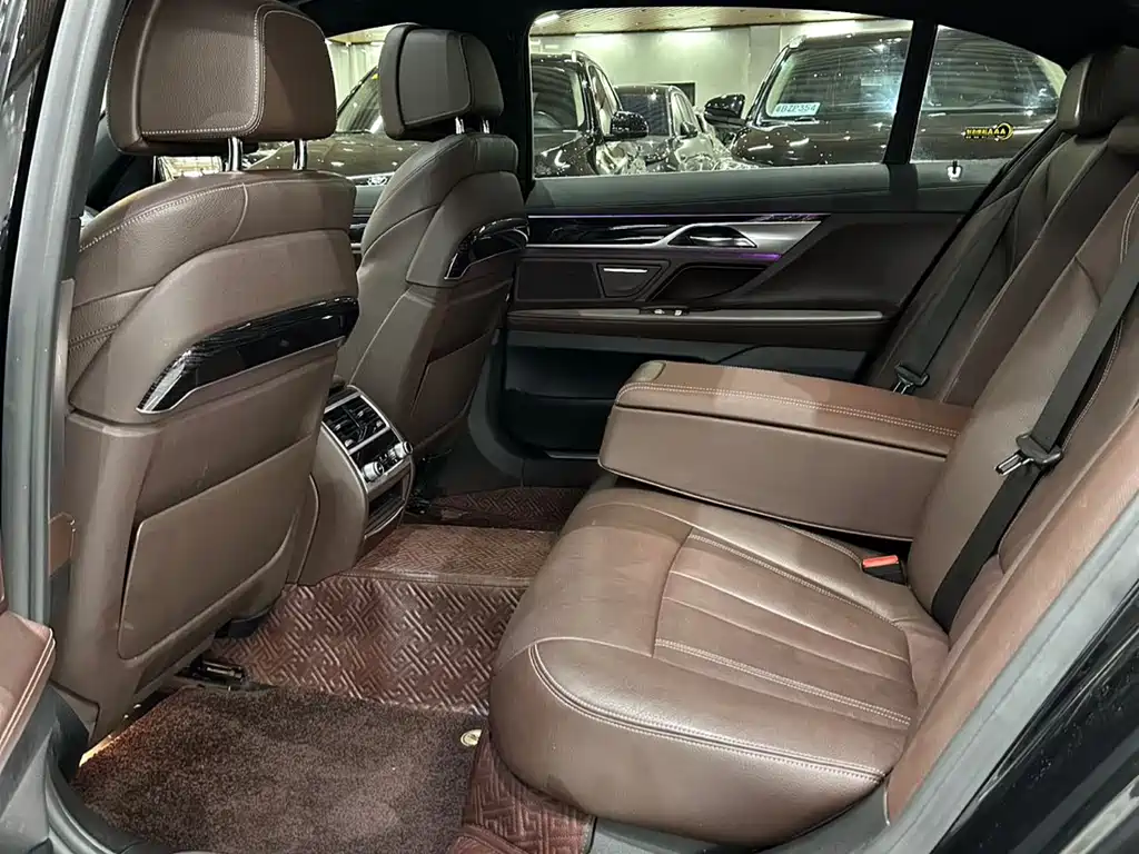 BMW 7 SERIES