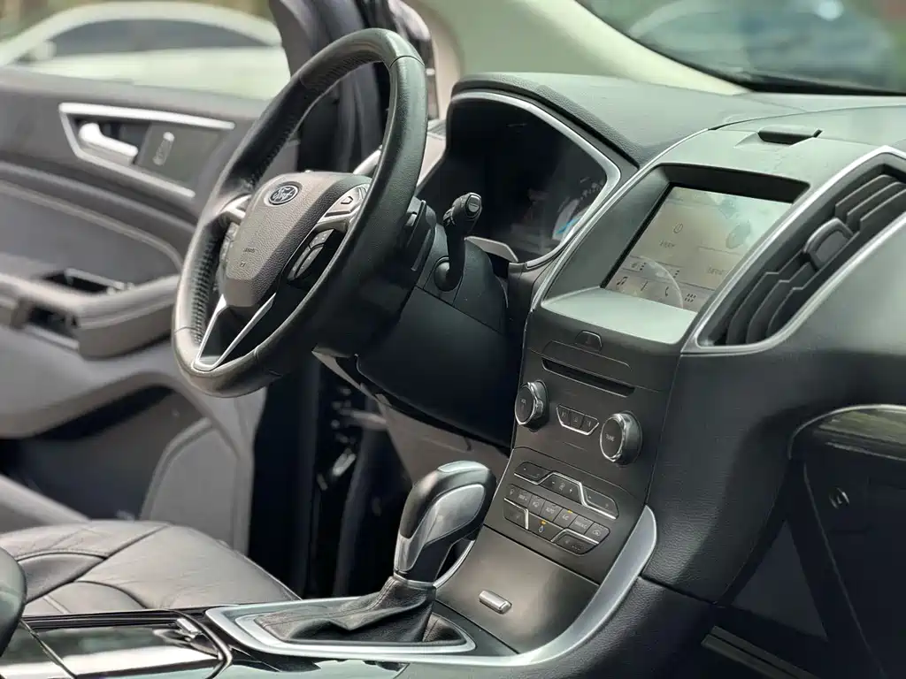 Ford Edge — миниатюра 7