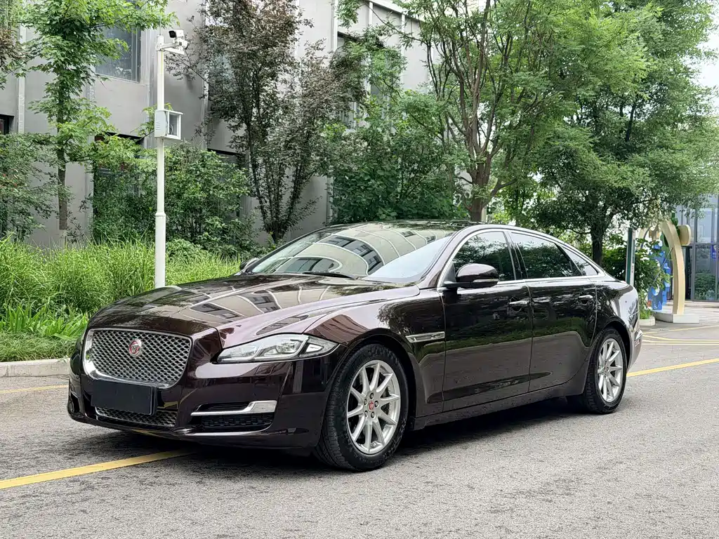 Купить Jaguar XJ