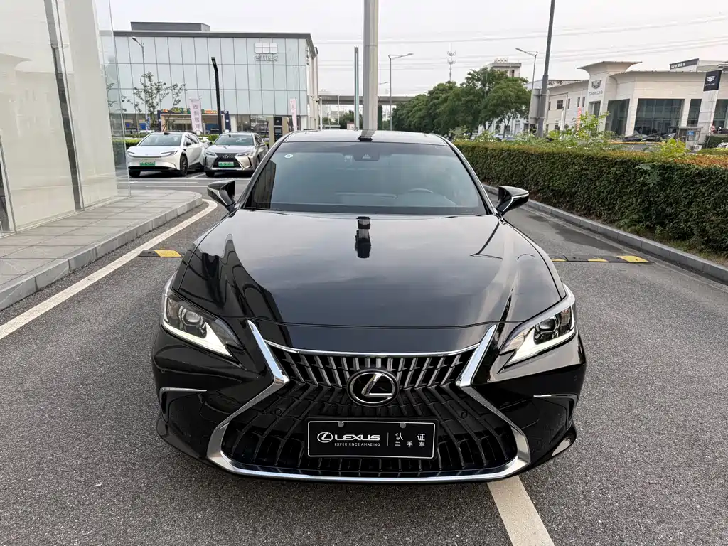 Lexus ES 2022 200
