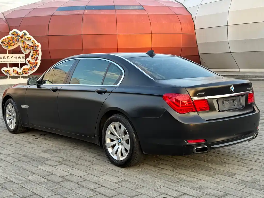 BMW 7 Series — миниатюра 6