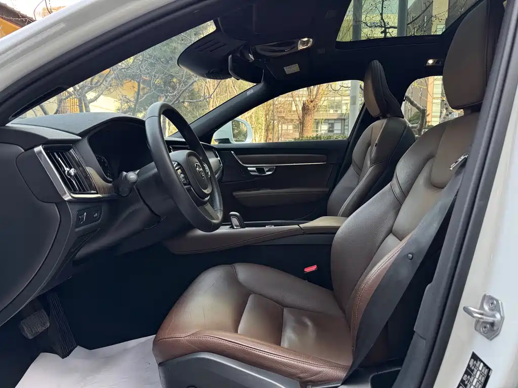 Volvo V90 2021 Cross Country B5 AWD