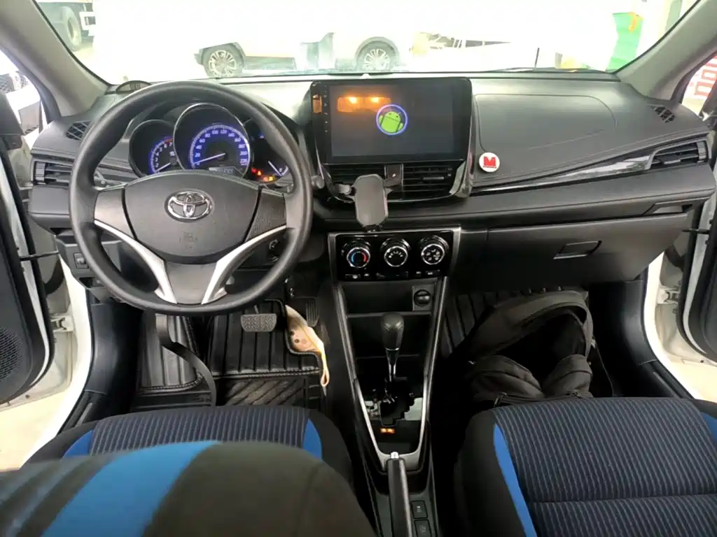 Toyota Yaris L — миниатюра 10