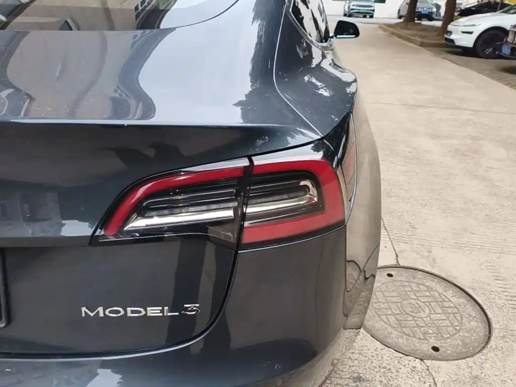 Tesla Model 3 — миниатюра 8