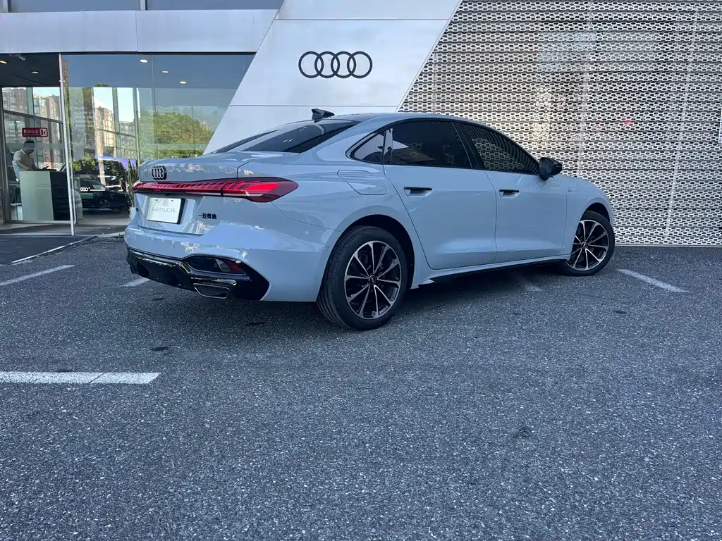 Audi Audi A5L — миниатюра 4