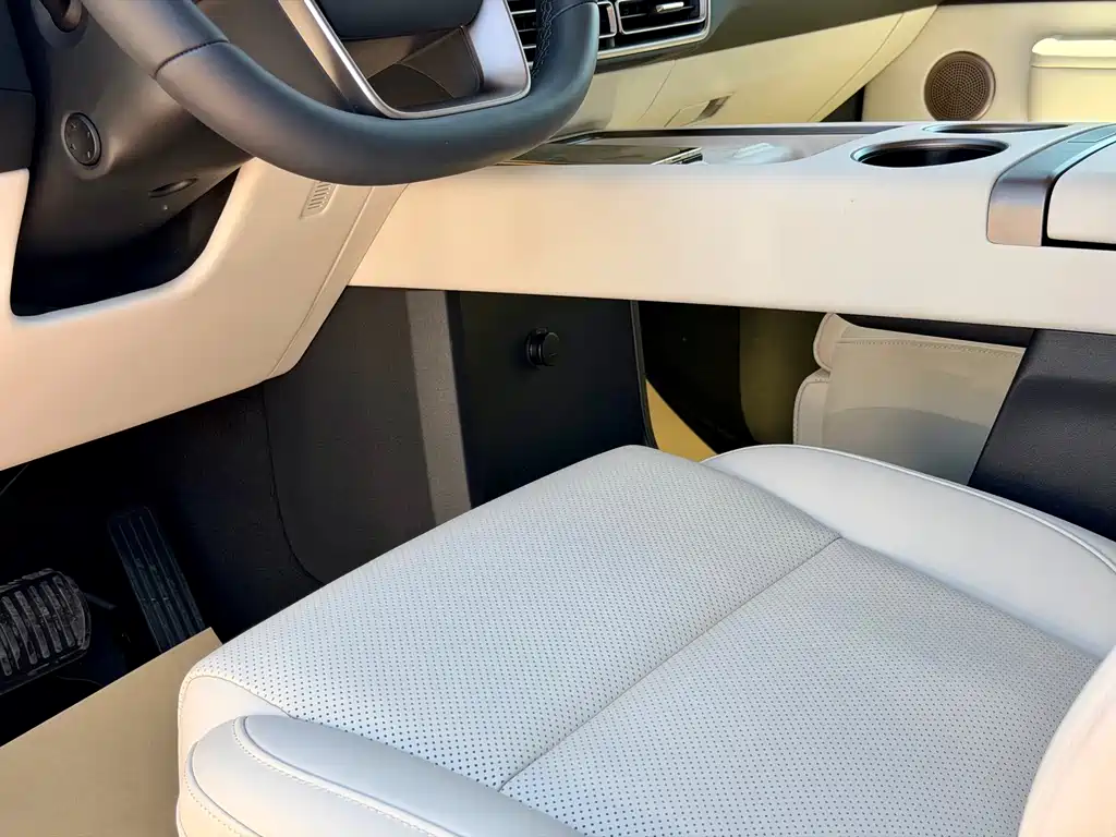 Li Auto MEGA 2025 Home