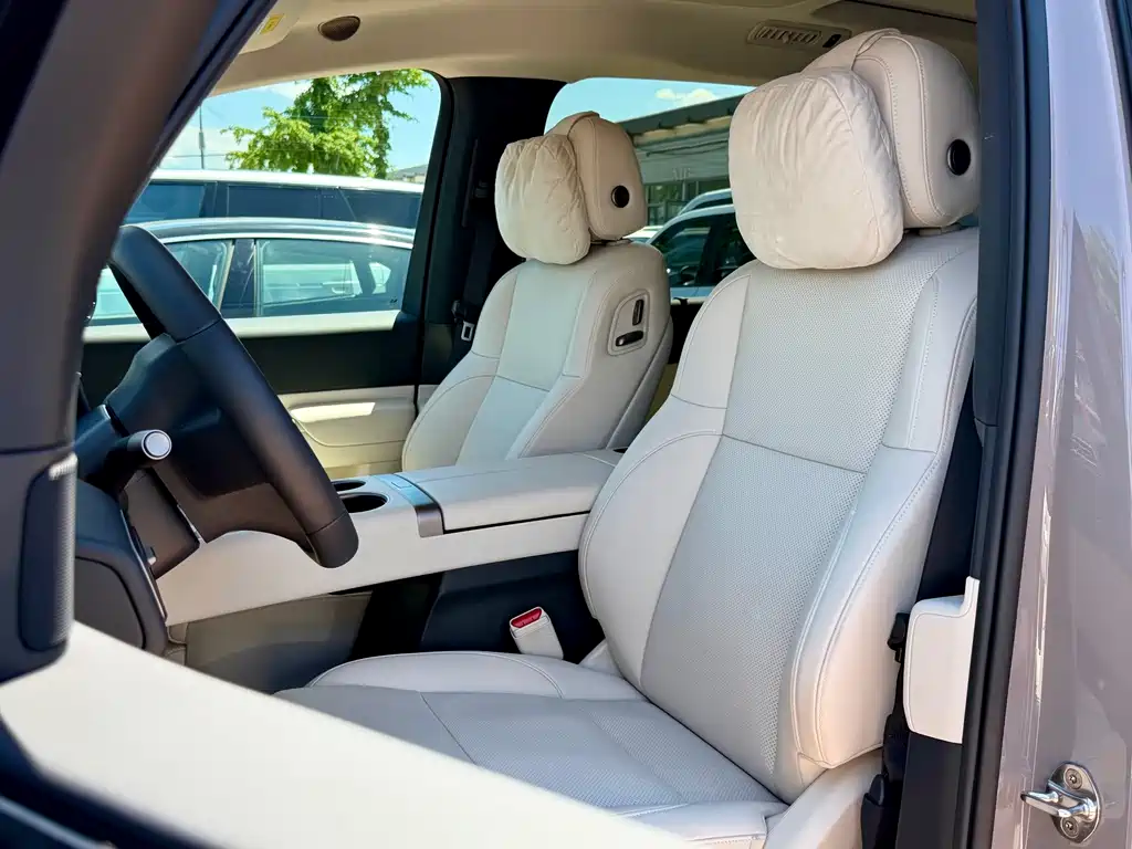 Li Auto MEGA 2025 Home
